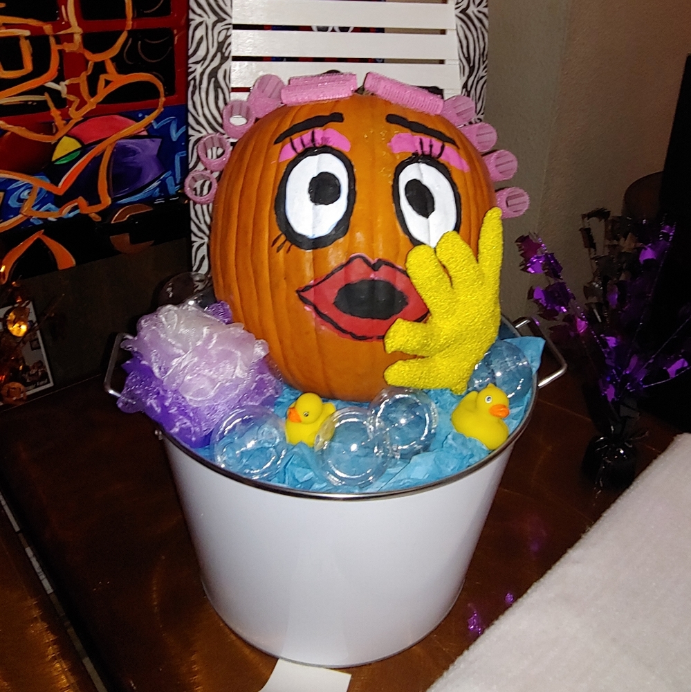 Meet your Posher, Lola